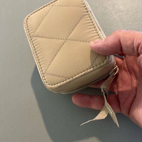 VERA BRADLEY Quilted Khaki Pill Case - Picture 4 of 4